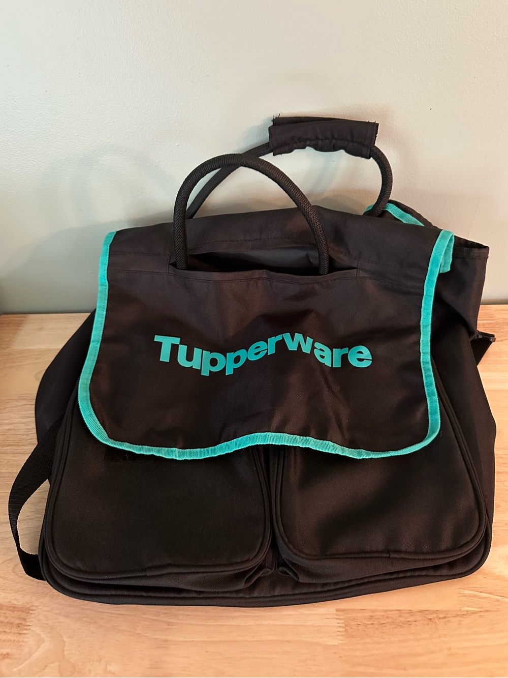 Tupperware Consultant Bags - Picture 6 of 8